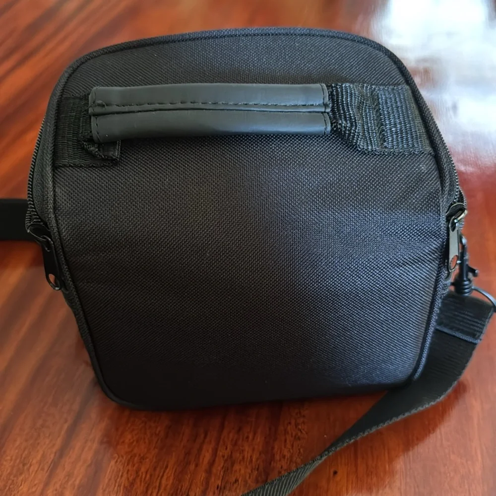 📷 Small iCon black camera bag with handle and shoulder strap.